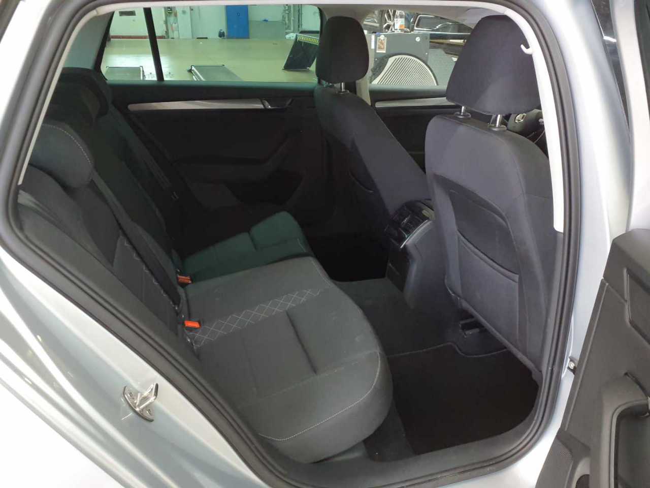 Skoda Superb Combi 2.0 TDI Active 14