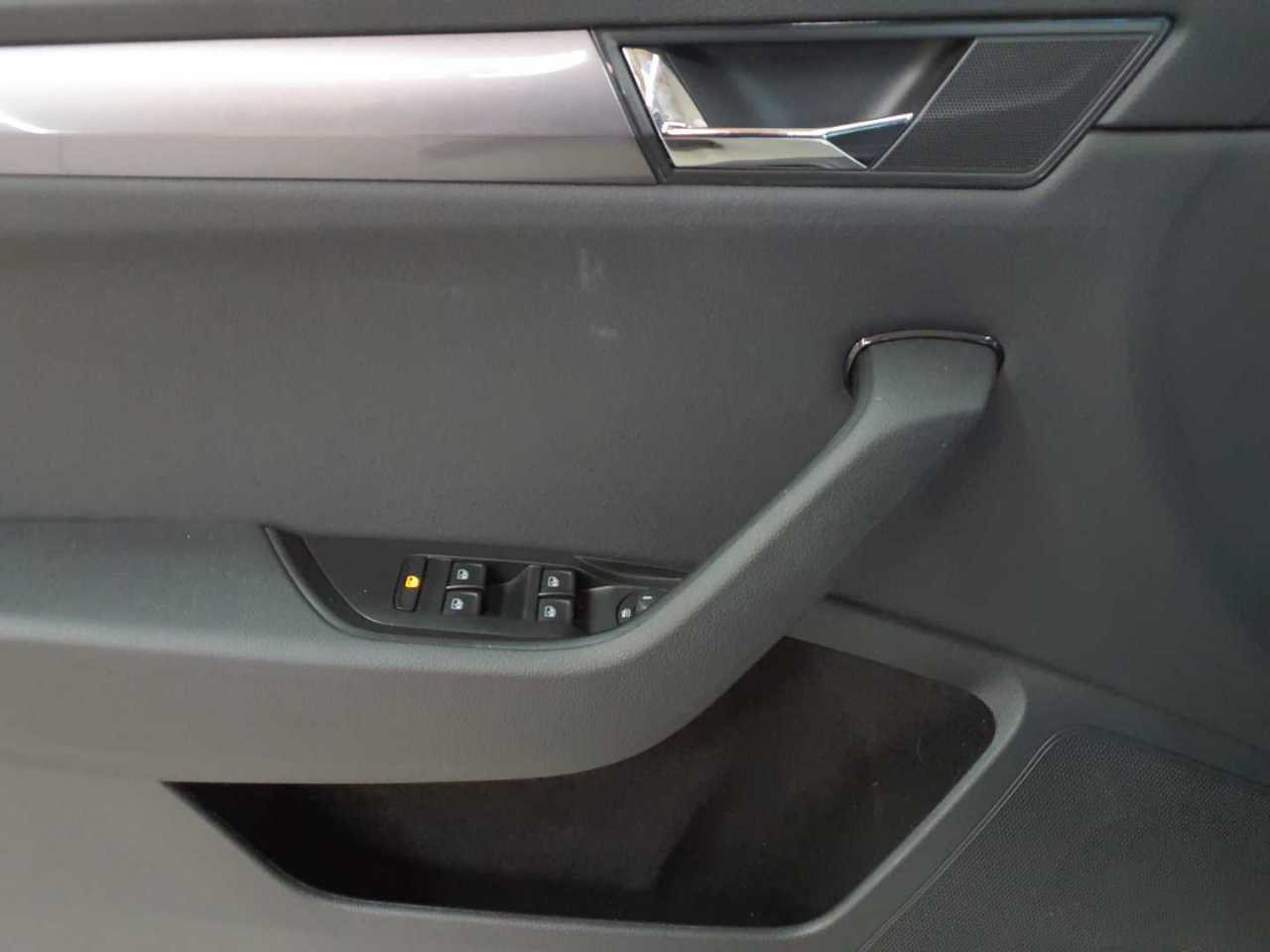 Skoda Superb Combi 2.0 TDI Active 18