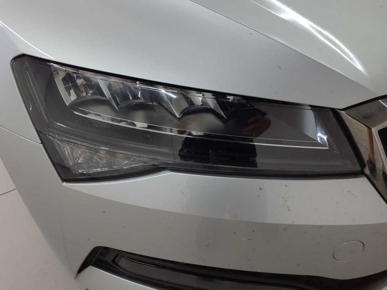Skoda Superb Combi 2.0 TDI Active 17