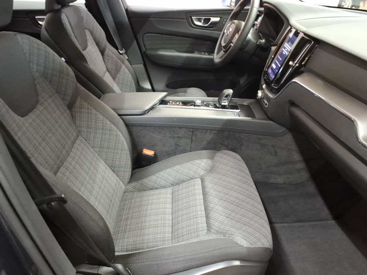 Volvo XC60 B4 B Core 8