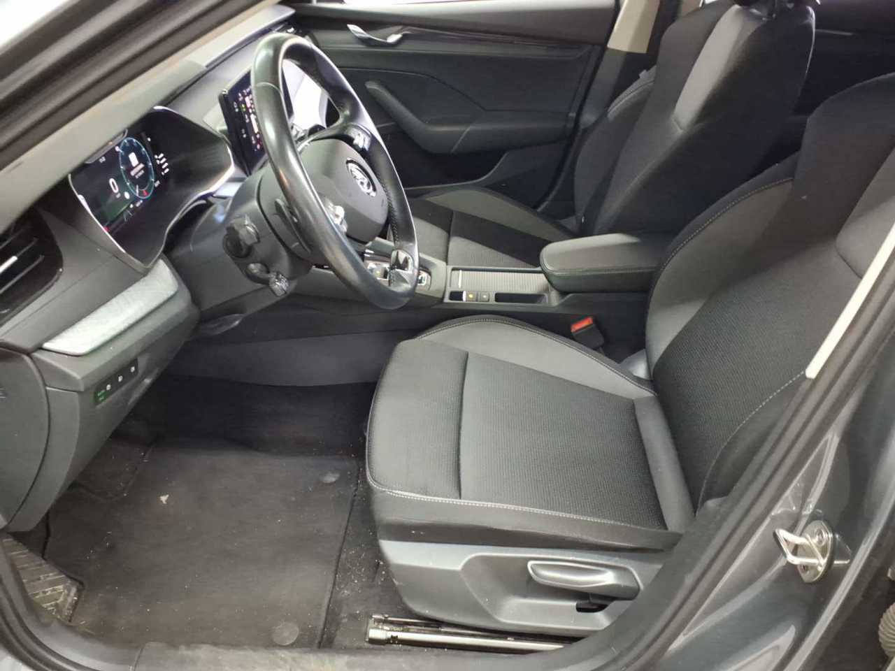Skoda Octavia Combi 2.0 TDI DSG Tour 7