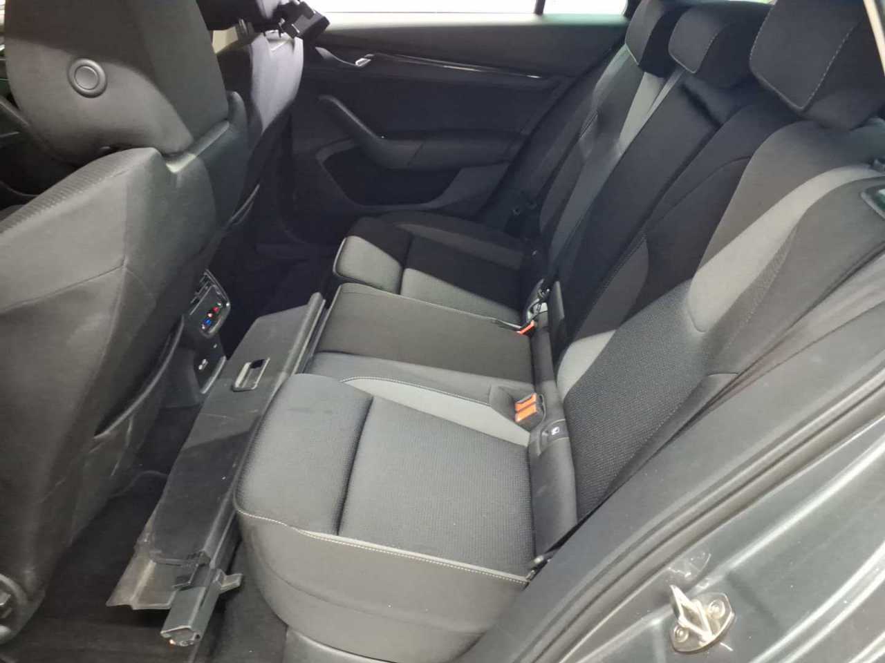 Skoda Octavia Combi 2.0 TDI DSG Tour 13