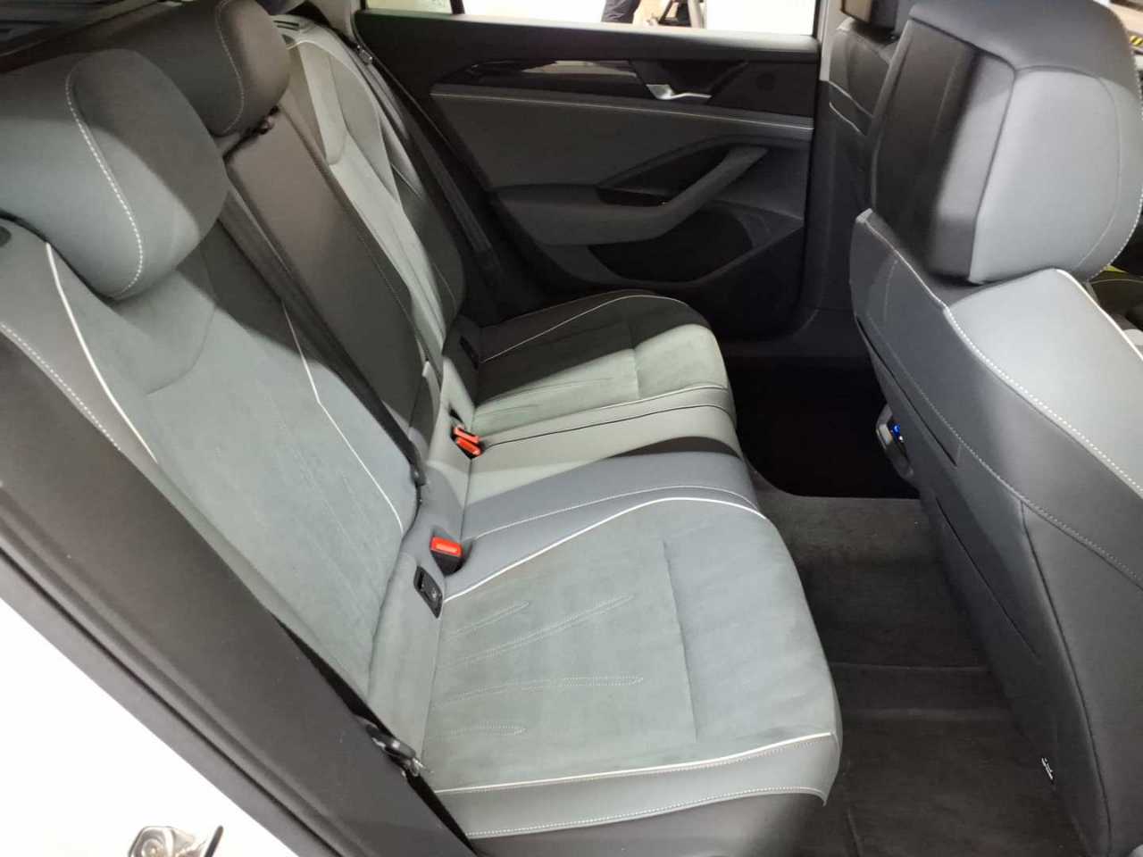 Vw Passat Variant 2.0 TDI SCR DSG Business 14