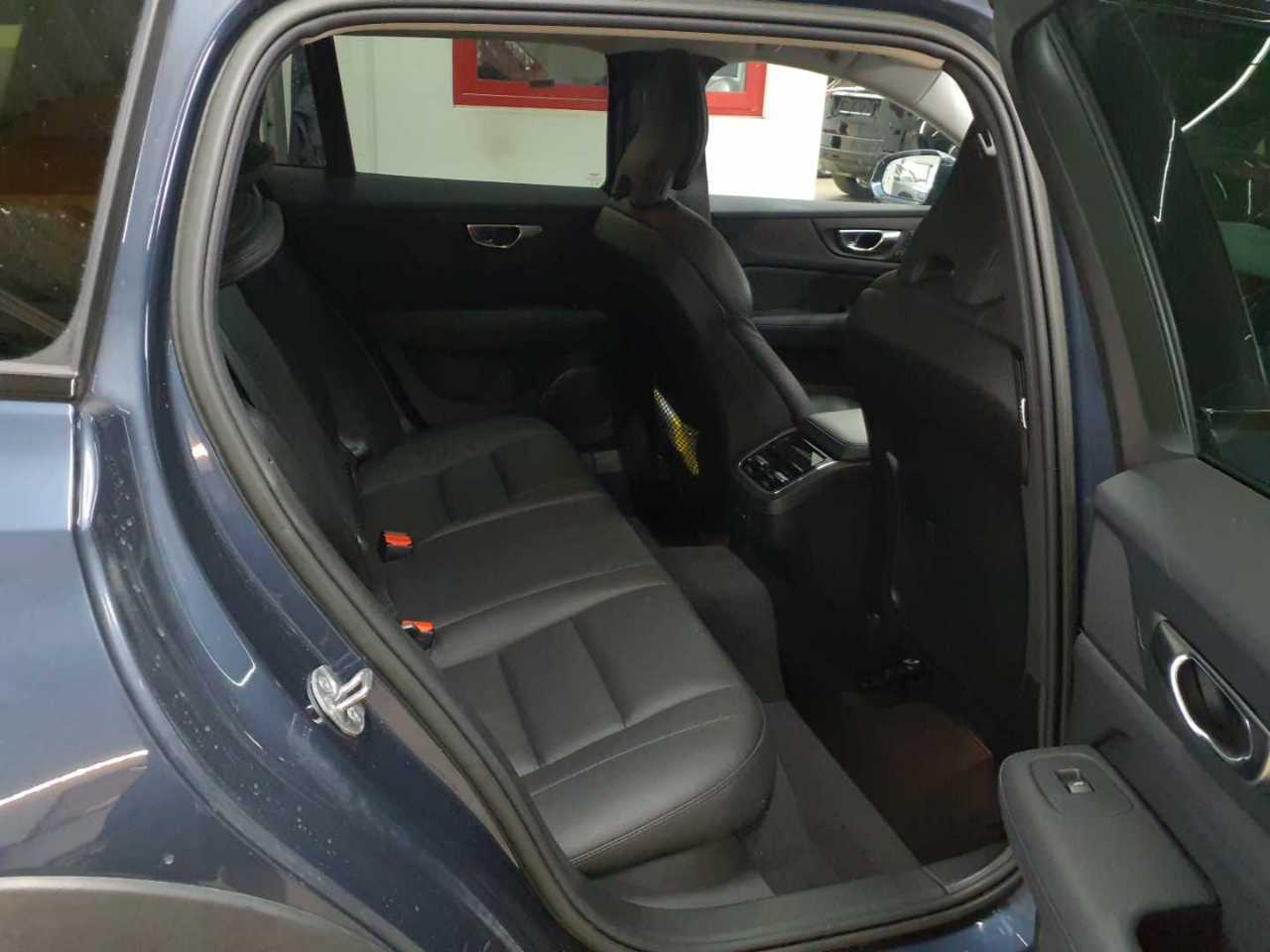 Volvo V60 Cross Country B4 D AWD Ultimate 14
