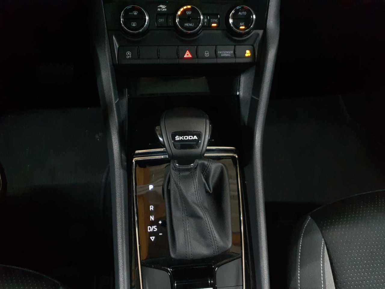 Skoda Karoq 2.0 TDI SCR DSG Tour 10