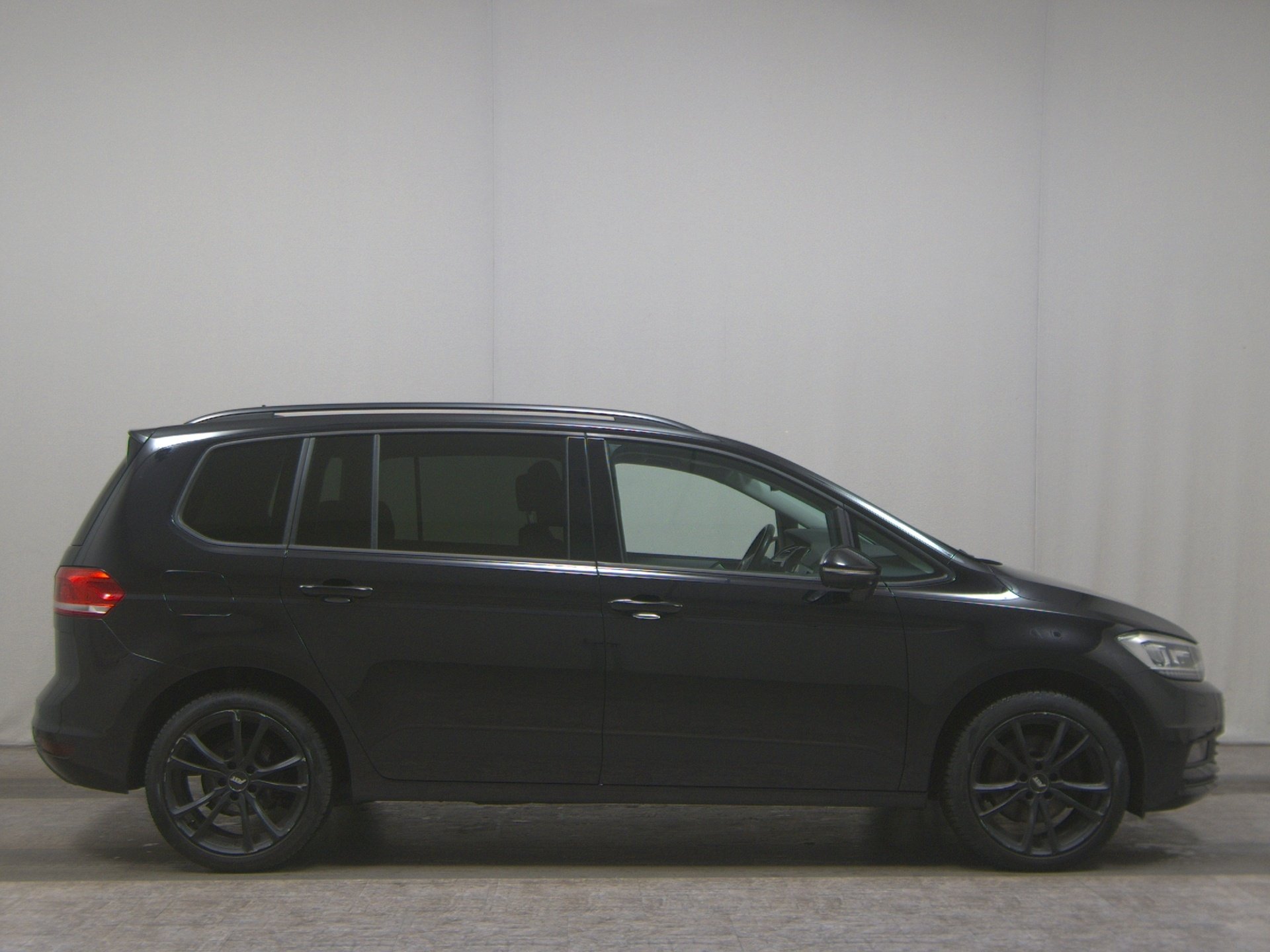 Volkswagen Touran 2.0 TDI Comf. Navi AID LED ACC Shz PDC