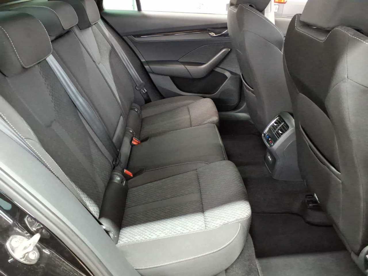 Skoda Octavia Combi 2.0 TDI DSG Ambition 14