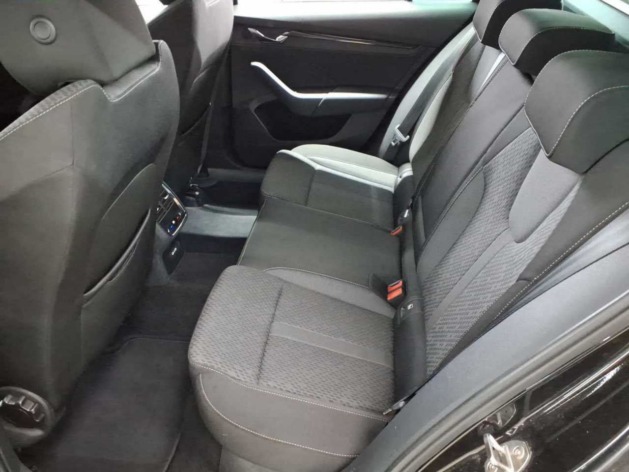Skoda Octavia Combi 2.0 TDI DSG Ambition 13