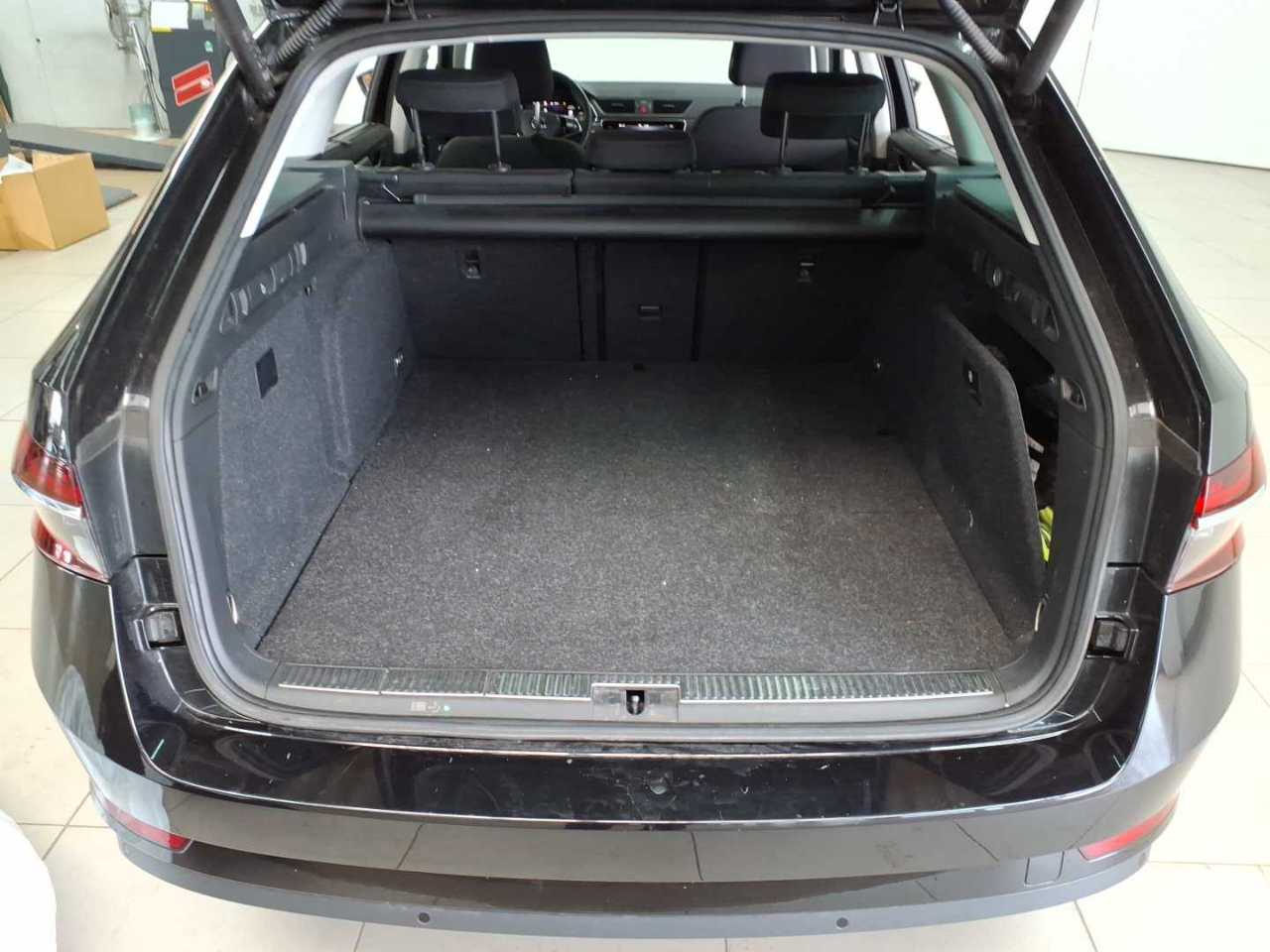 Skoda Superb Combi 1.4 TSI iV DSG Style 14