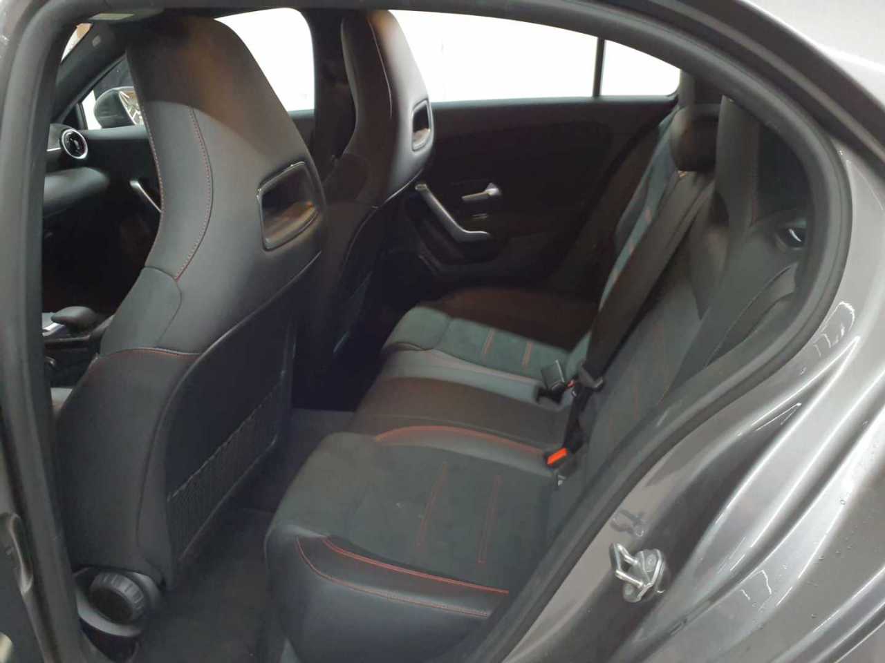 Mercedes-Benz A 220 d 8G-DCT AMG Line 13