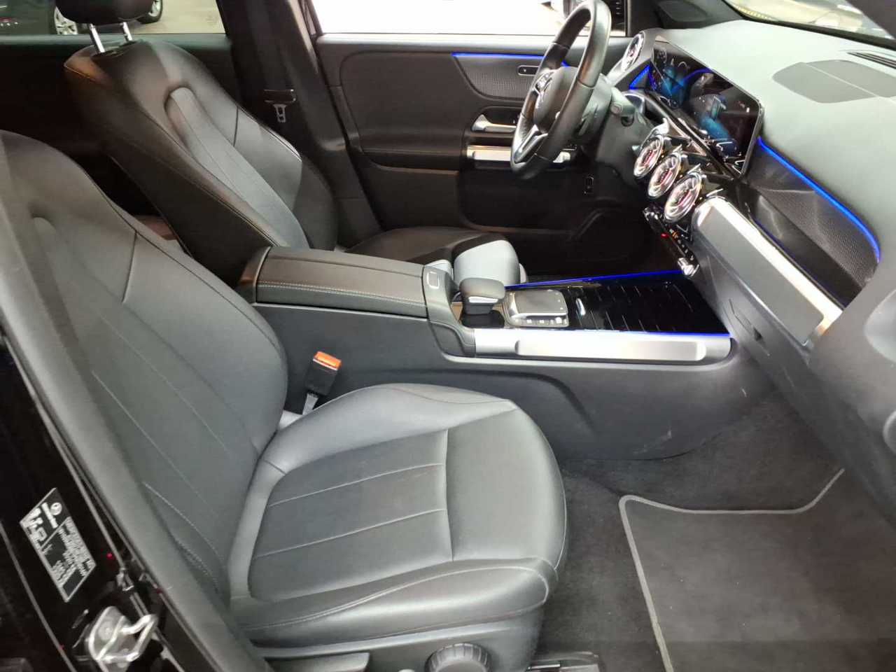 Mercedes-Benz EQB 250 Progressive 8