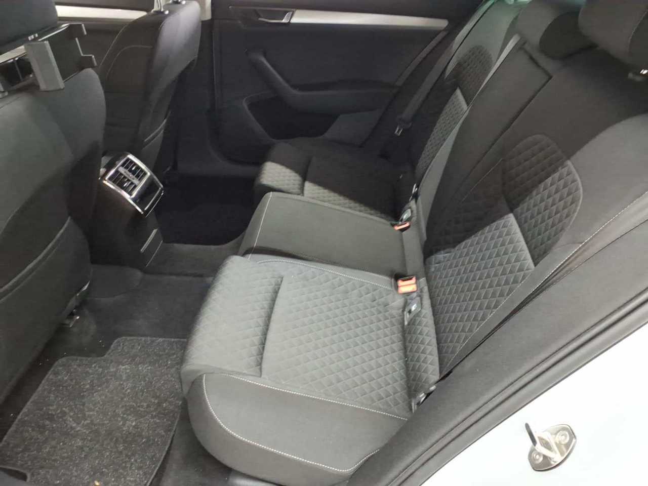 Skoda Superb Combi 2.0 TDI 4x4 DSG Ambition 13
