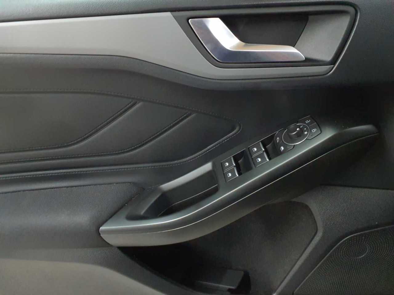 Ford Focus Turnier 1.5 EcoBlue Start-Stopp-System COOL&CONNECT 18