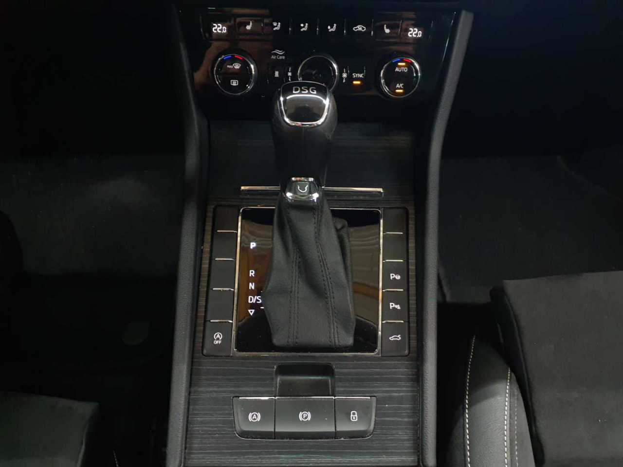 Skoda Superb Combi 2.0 TDI DSG Style 10