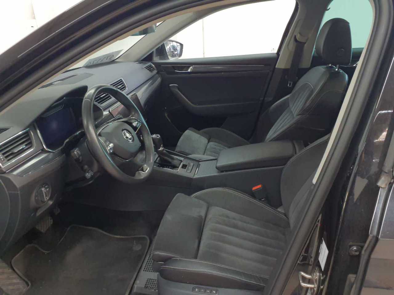 Skoda Superb Combi 2.0 TDI DSG Style 7