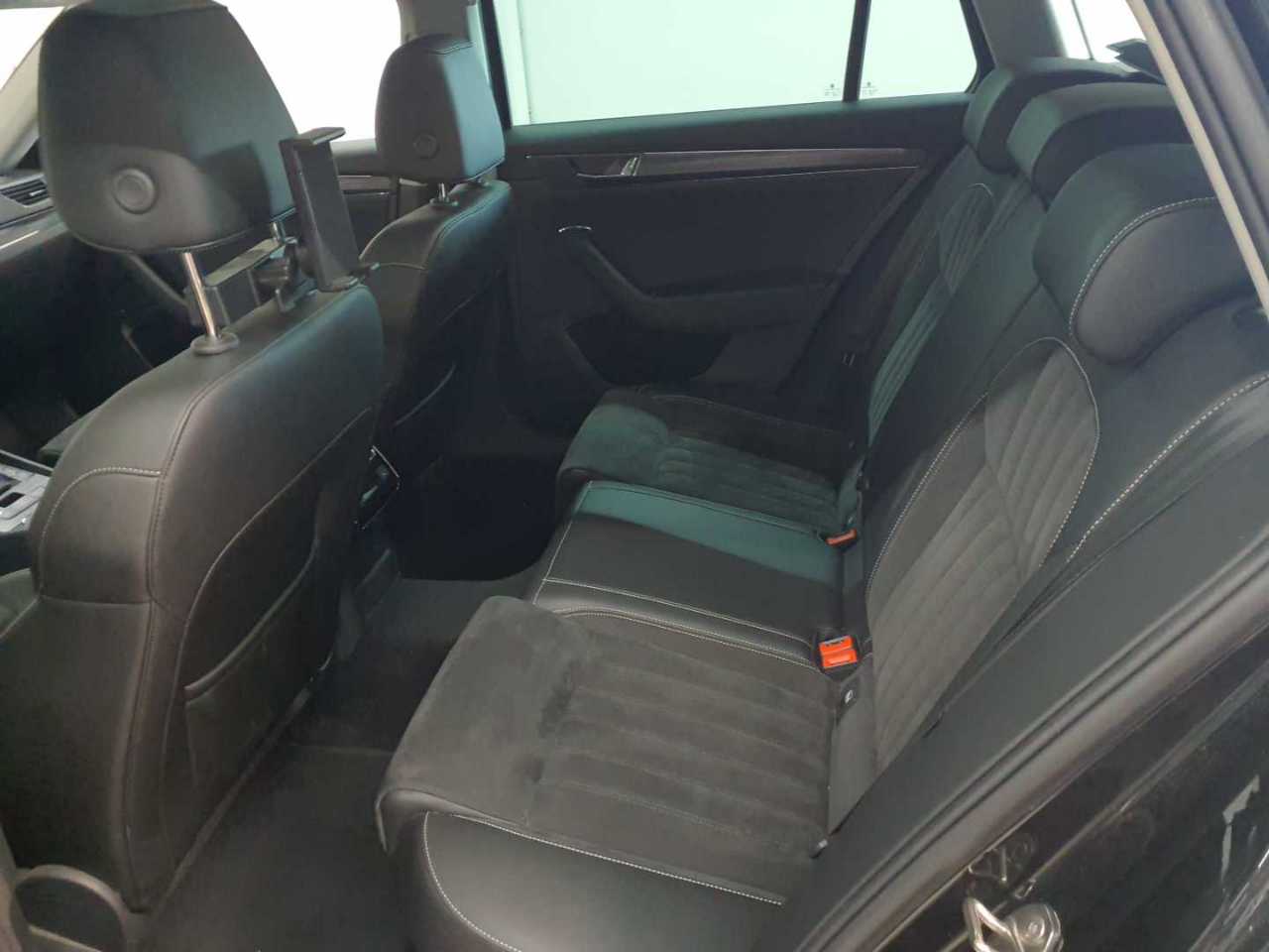 Skoda Superb Combi 2.0 TDI DSG Style 13
