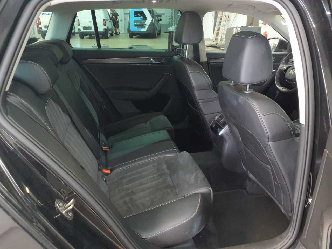 Skoda Superb Combi 2.0 TDI DSG Style 14