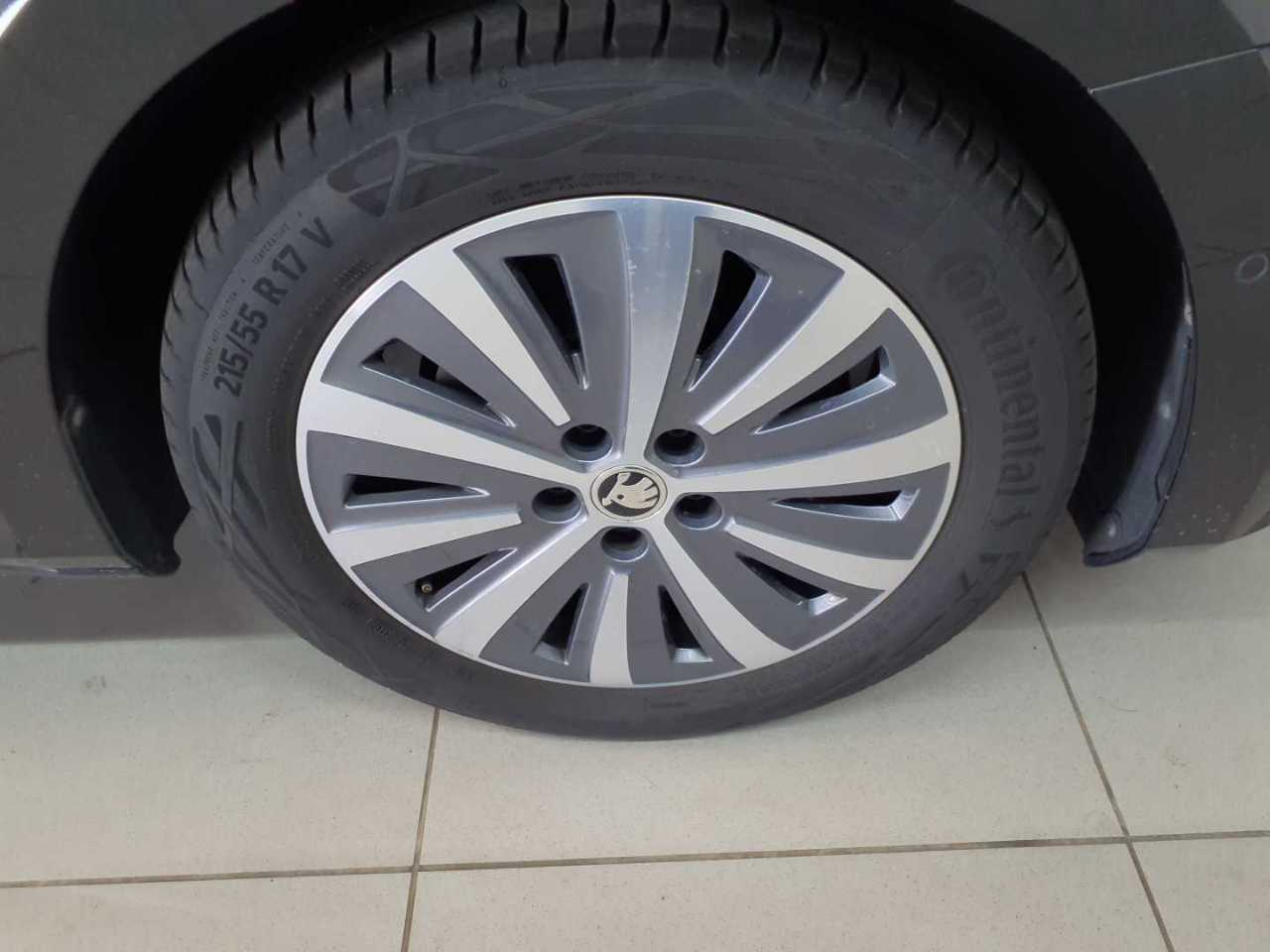 Skoda Superb Combi 2.0 TDI DSG Style 17
