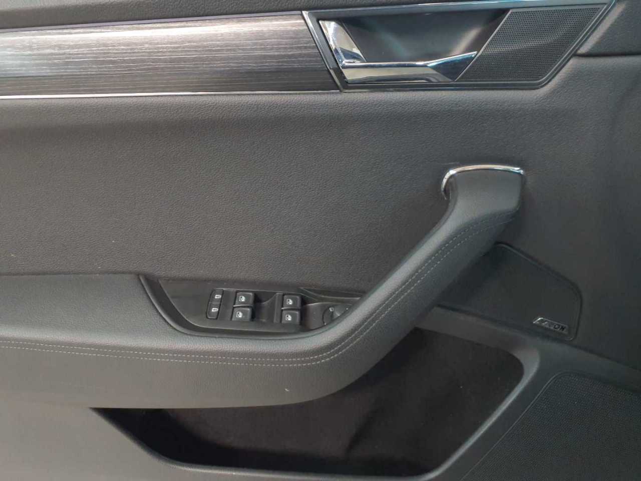 Skoda Superb Combi 2.0 TDI DSG Style 19