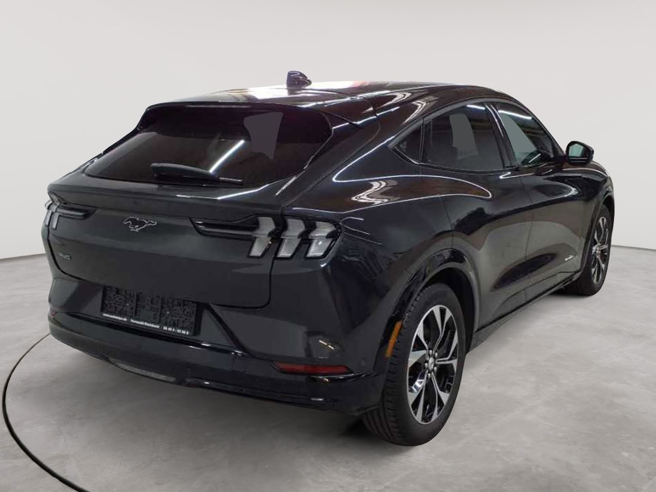 Ford Mustang Mach-E AWD 4