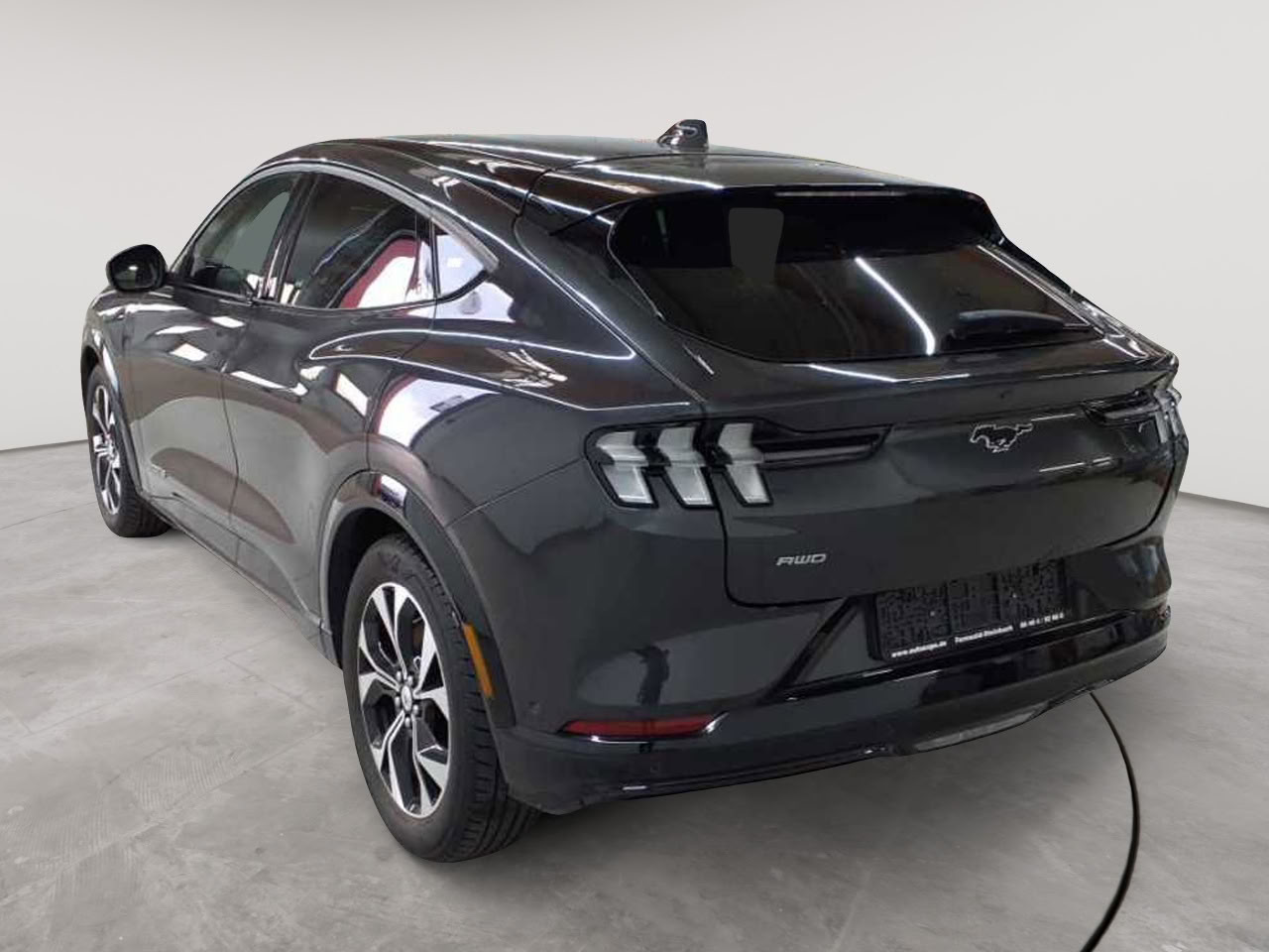 Ford Mustang Mach-E AWD 5