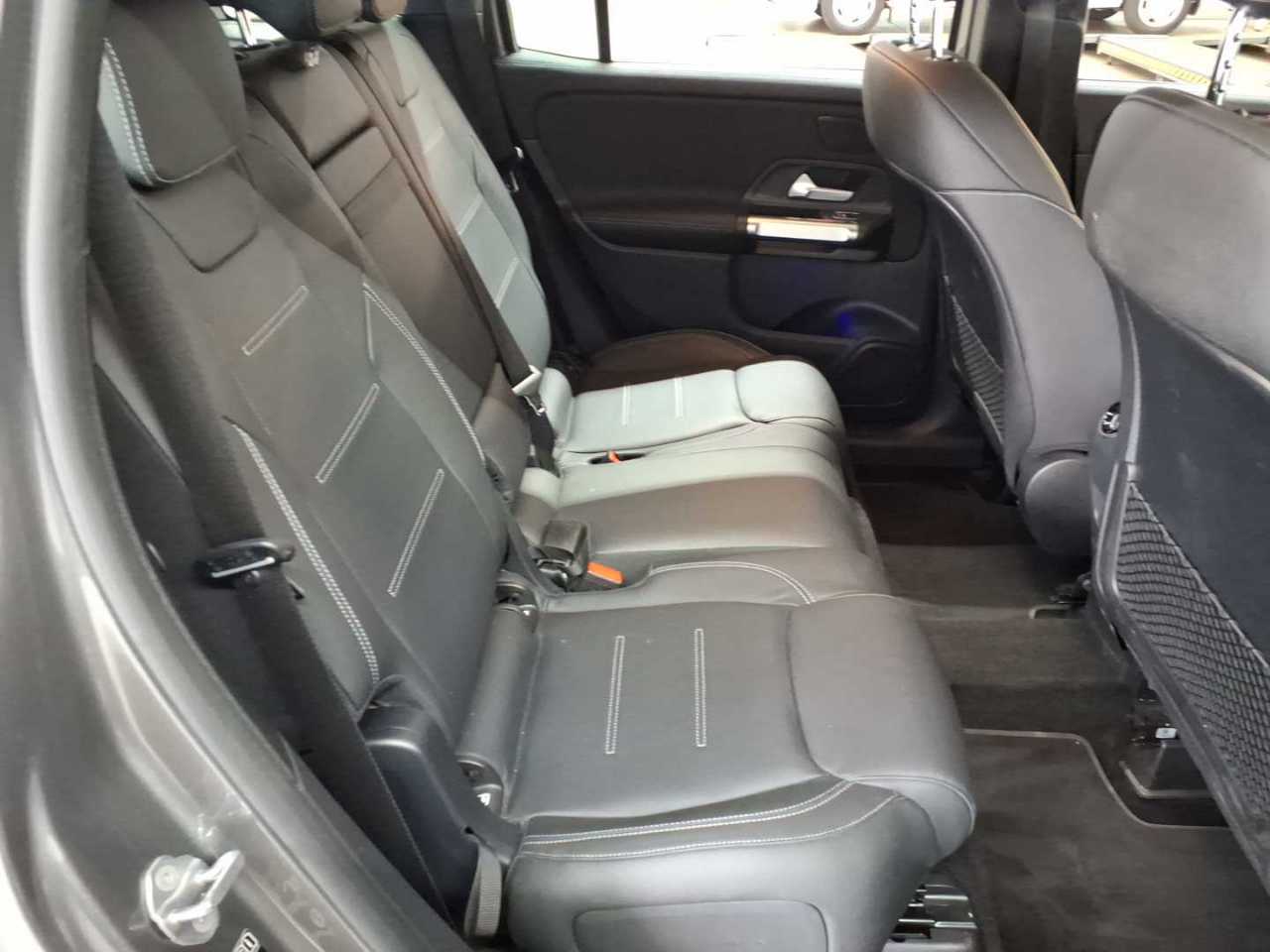 Mercedes-Benz GLB 220 d 4Matic 8G-DCT AMG Line 14