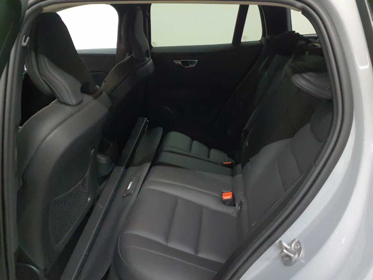 Volvo V60 B4 D Core 13