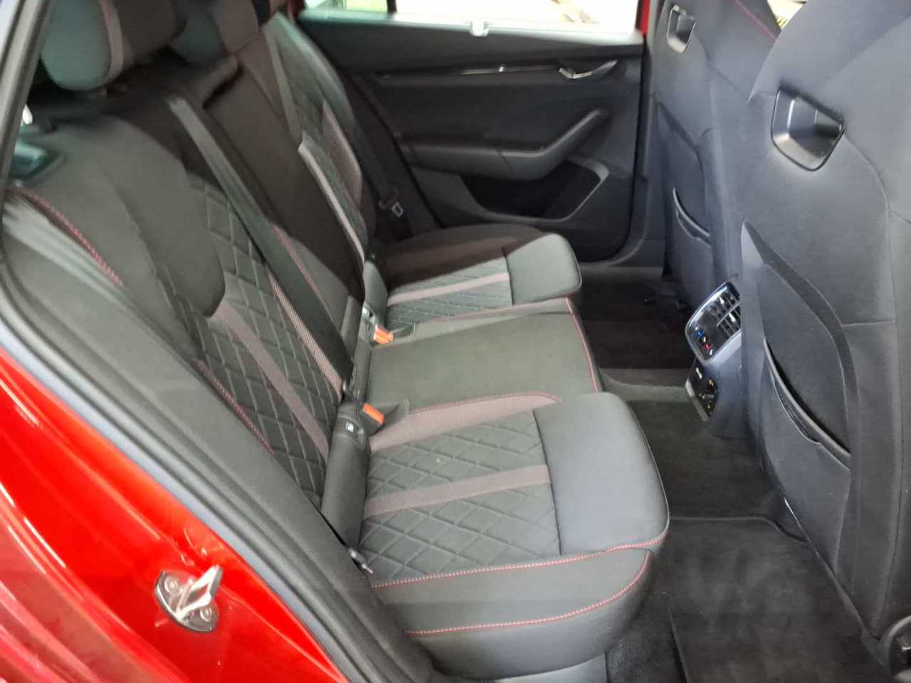 Skoda Octavia Combi 1.4 TSI iV DSG RS 14