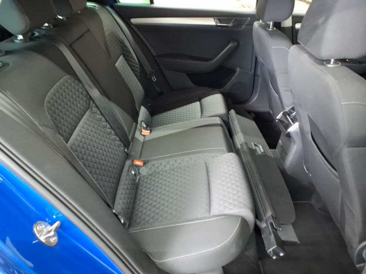 Skoda Superb Combi 2.0 TDI DSG Ambition 14