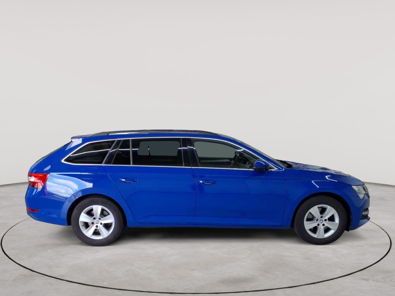 Skoda Superb Combi 2.0 TDI DSG Ambition 3
