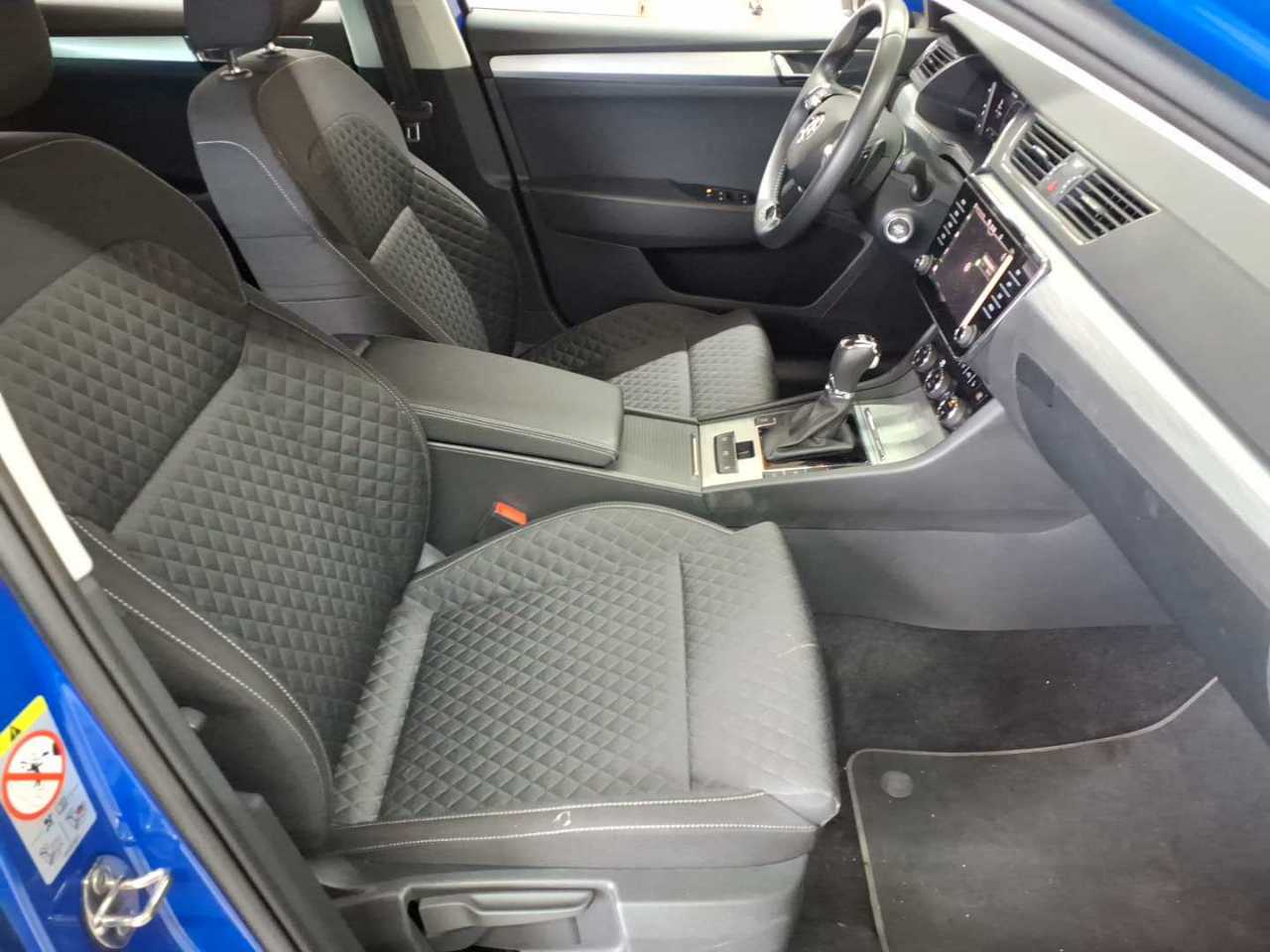 Skoda Superb Combi 2.0 TDI DSG Ambition 8
