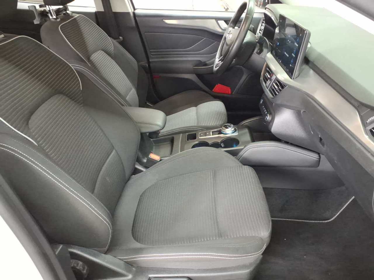 Ford Focus Turnier 1.5 EcoBlue Start-Stopp-System Aut. TITANIUM X 8