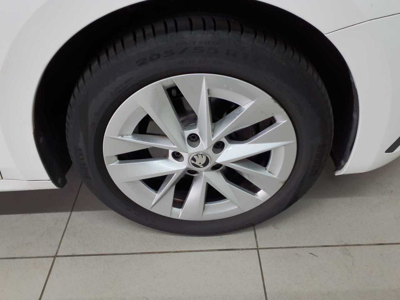 Skoda Octavia Combi 2.0 TDI DSG First Edition 16