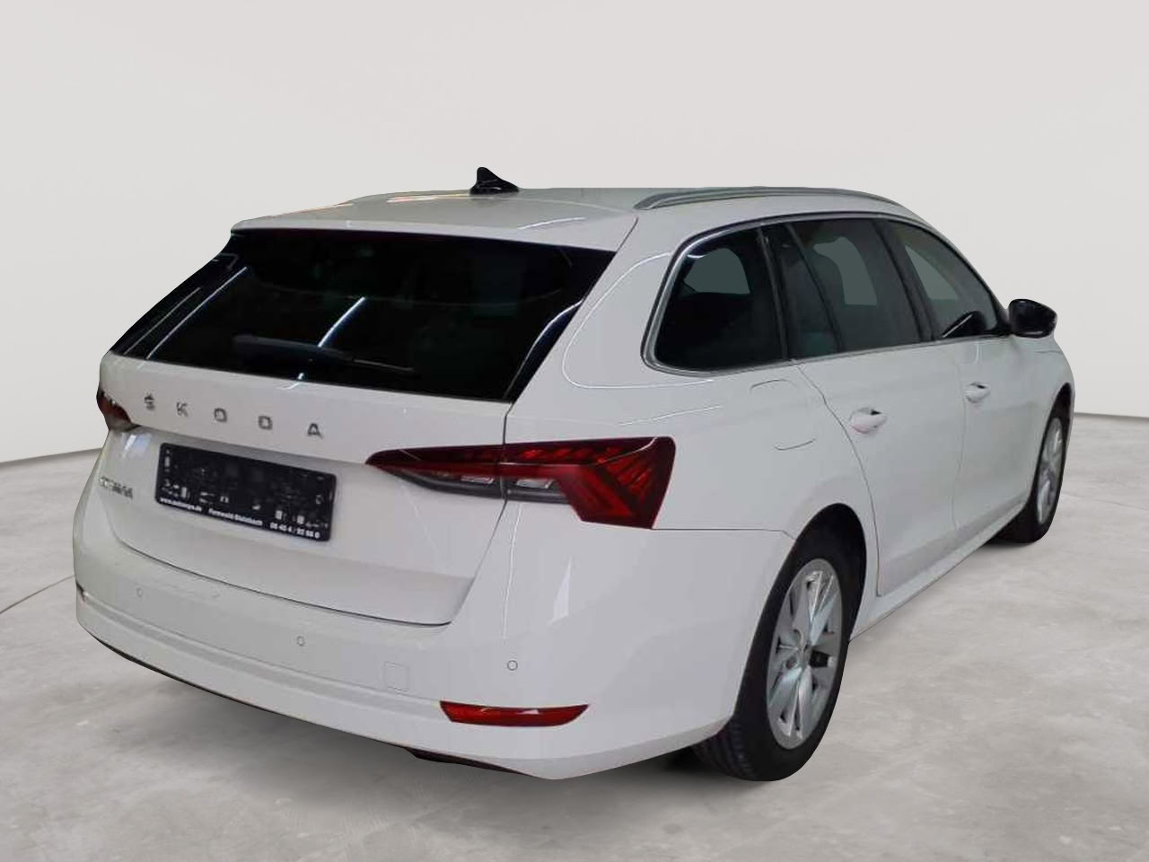 Skoda Octavia Combi 2.0 TDI DSG First Edition 4
