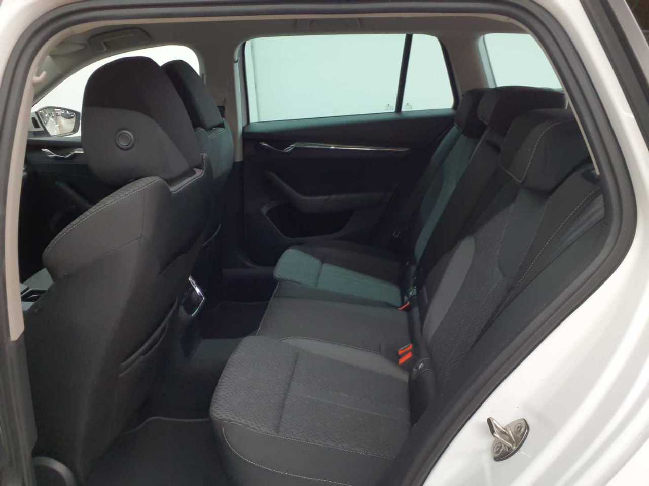 Skoda Octavia Combi 2.0 TDI DSG First Edition 13