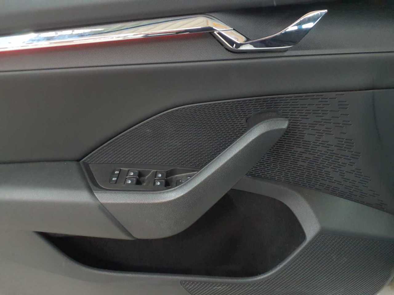 Skoda Octavia Combi 2.0 TDI DSG First Edition 18