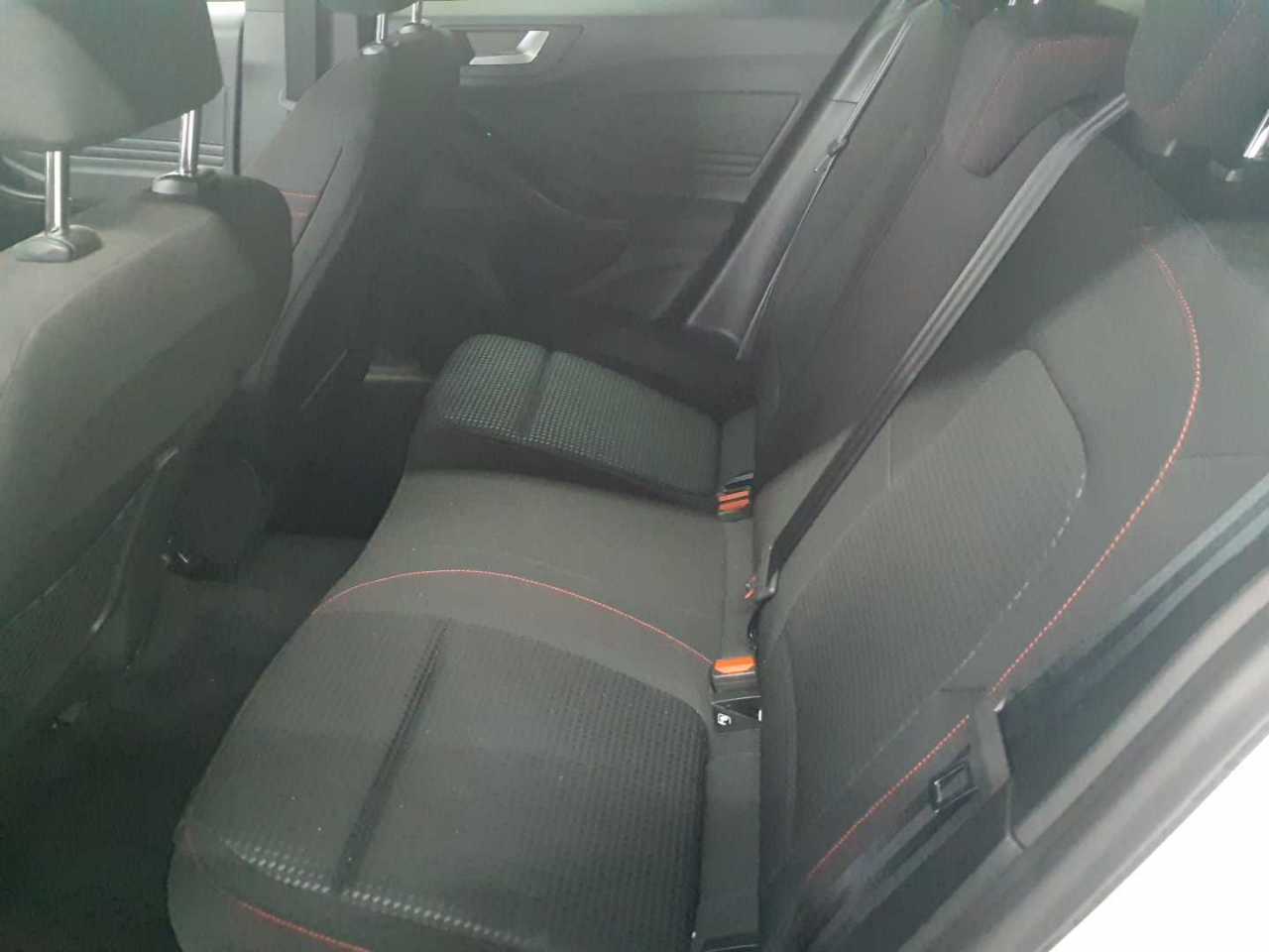 Ford Focus Turnier 1.0 EcoBoost Hybrid ST-LINE 13