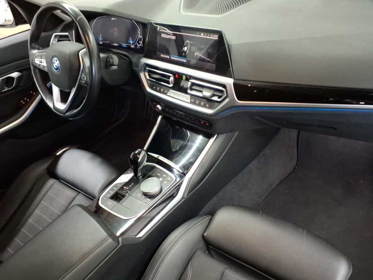 Bmw 330e Touring Aut. Sport Line 9