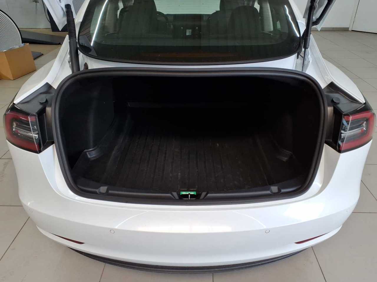 Tesla Model 3 Langstreckenbatt. Allradantrieb Dual Motor Performance 14