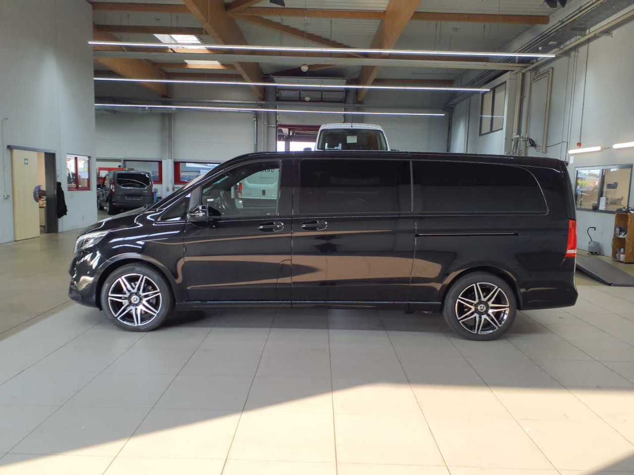 Mercedes-Benz V 300 d extralang 4Matic 9G-TRONIC Avantgarde Edition 2021 5