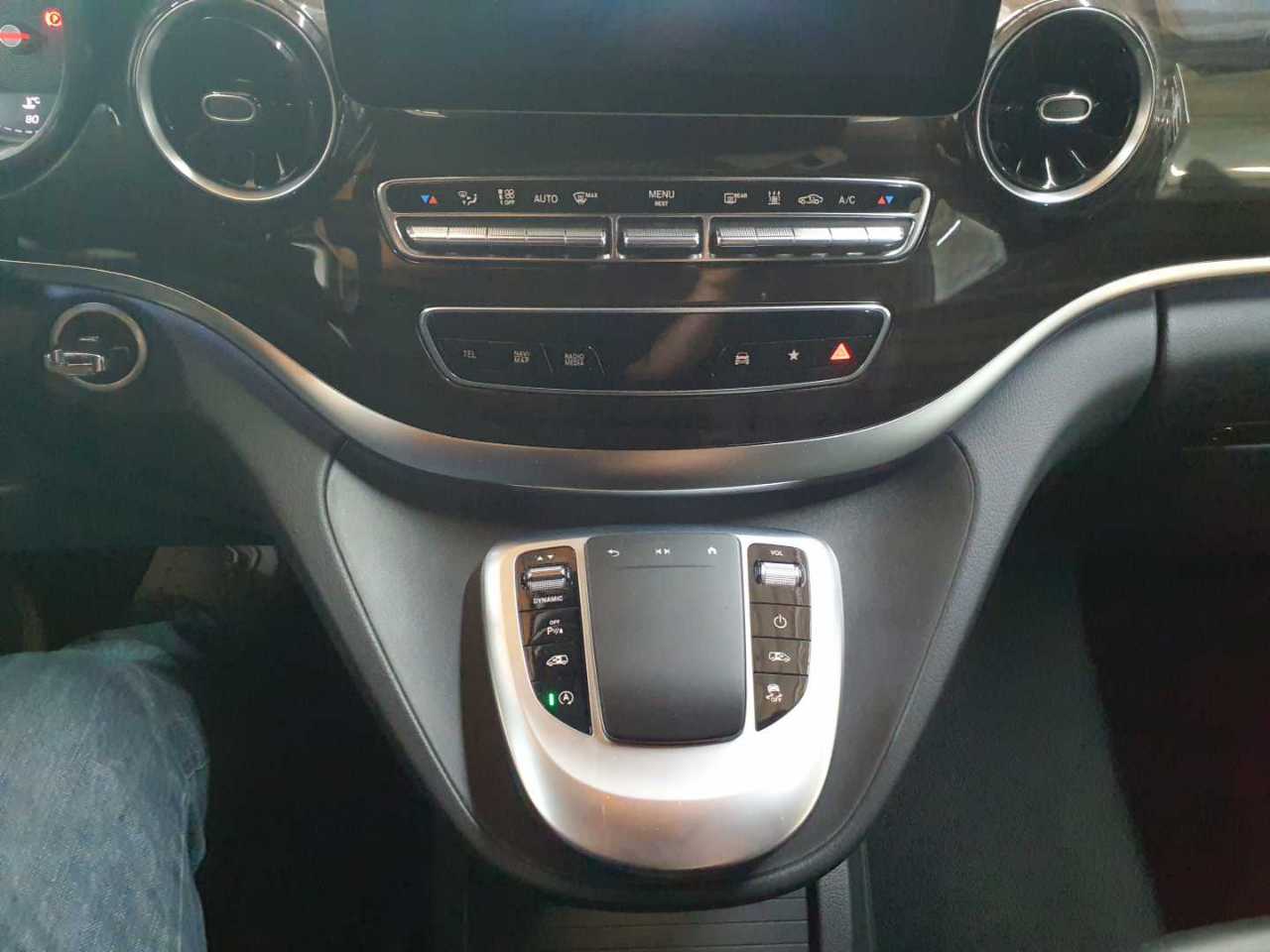 Mercedes-Benz V 300 d extralang 4Matic 9G-TRONIC Avantgarde Edition 2021 13