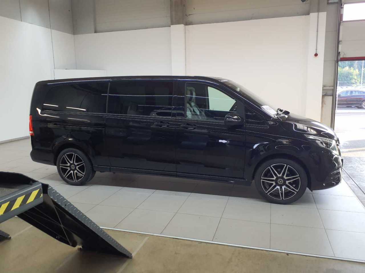 Mercedes-Benz V 300 d extralang 4Matic 9G-TRONIC Avantgarde Edition 2021 3