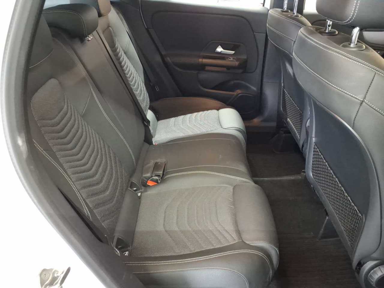Mercedes-Benz GLA 200 d 8G-DCT Style 14