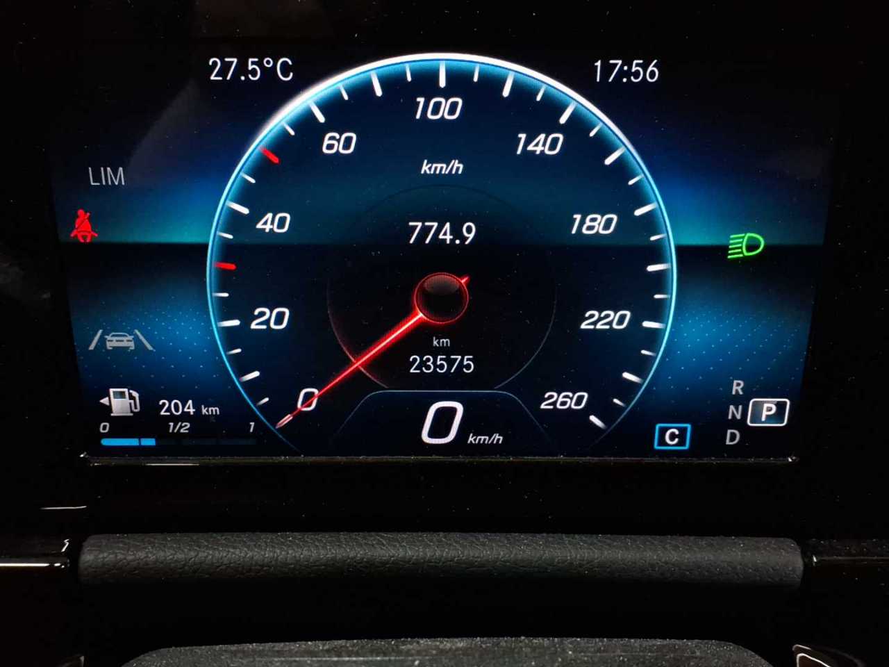 Mercedes-Benz GLA 200 d 8G-DCT Style 11