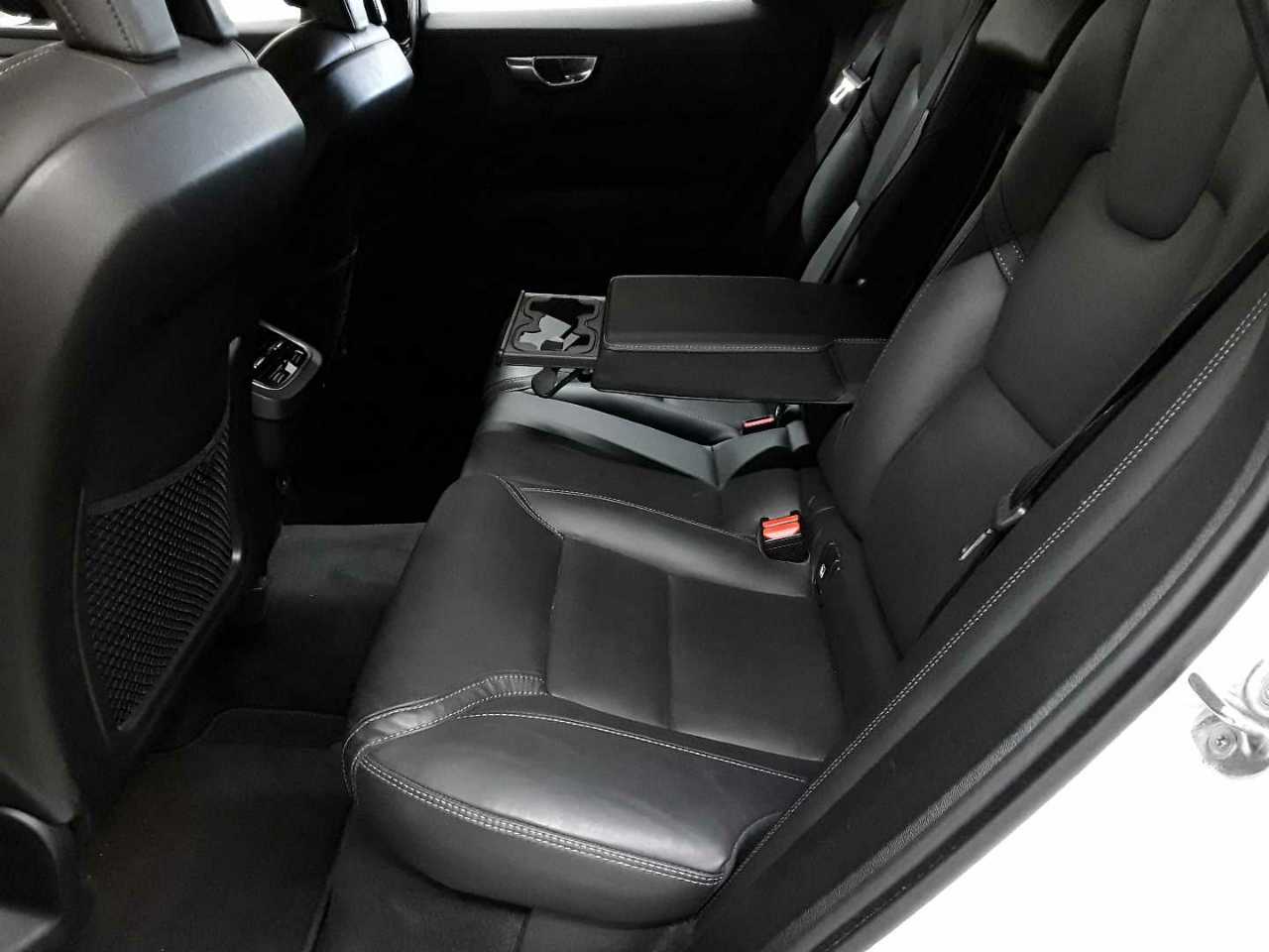 Volvo XC60 B4 D Geartronic RDesign 13