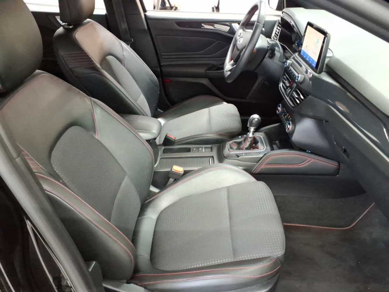 Ford Focus Turnier 1.5 EcoBlue Start-Stopp-System ST-LINE X 8