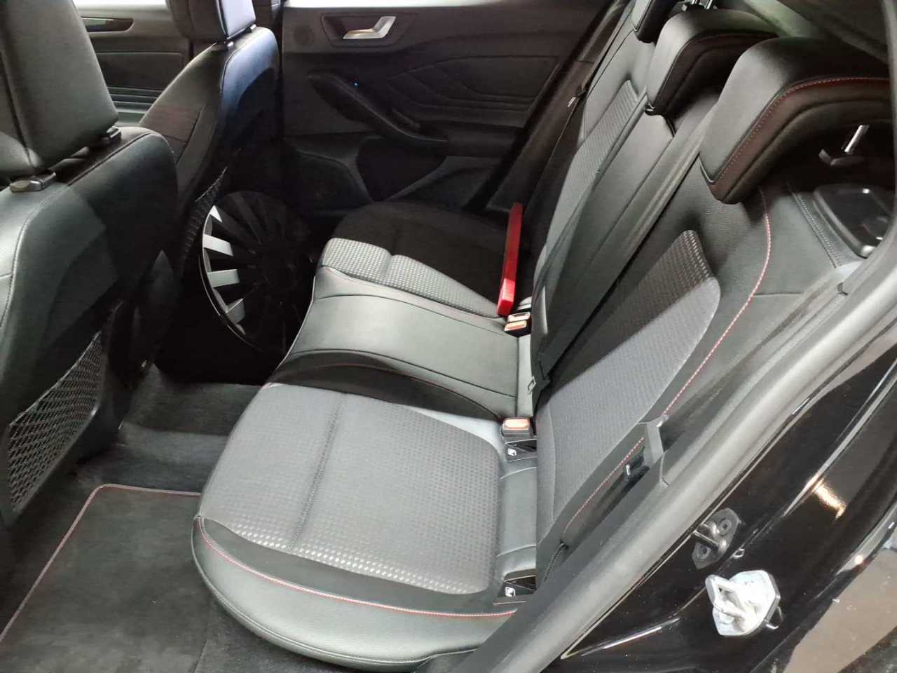 Ford Focus Turnier 1.5 EcoBlue Start-Stopp-System ST-LINE X 13