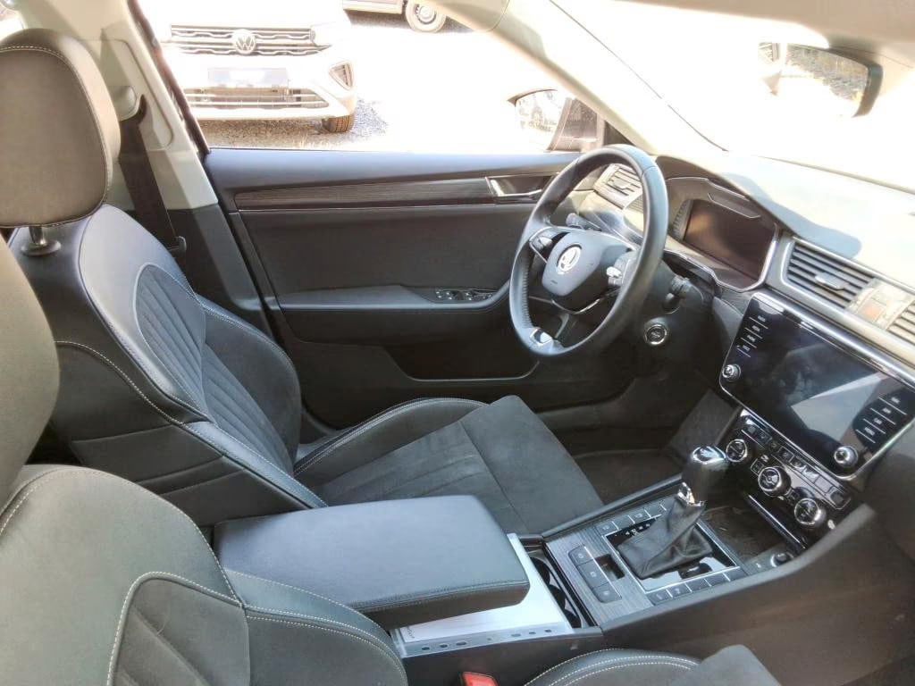 Skoda Superb 2.0 2023 5