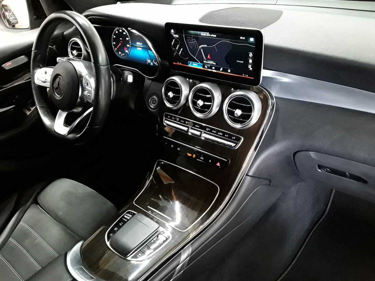 Mercedes-Benz GLC 300 d 4Matic 9G-TRONIC AMG Line 13