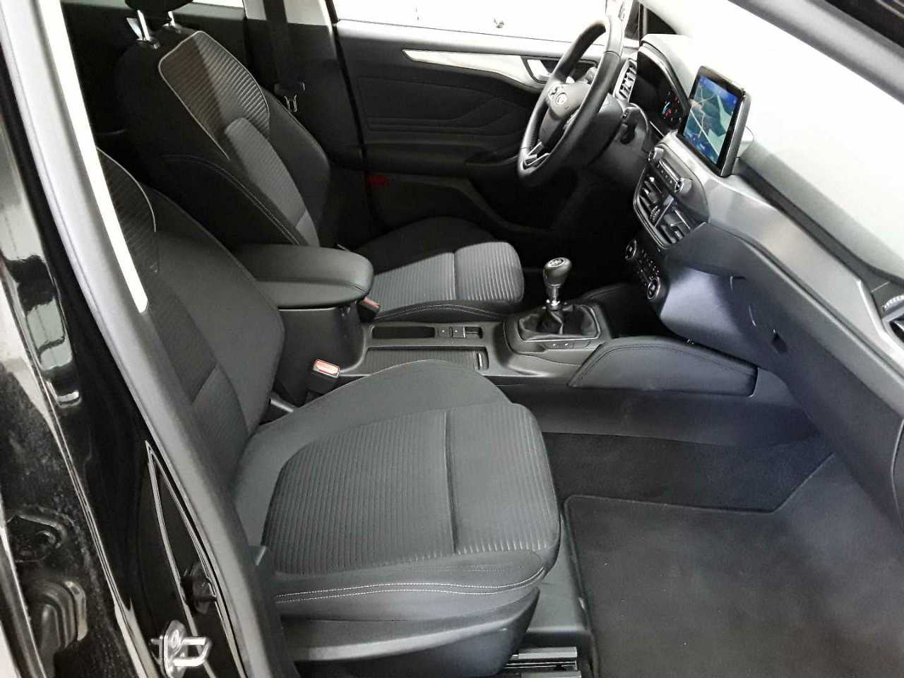 Ford Focus Turnier 1.0 EcoBoost Hybrid TITANIUM 8